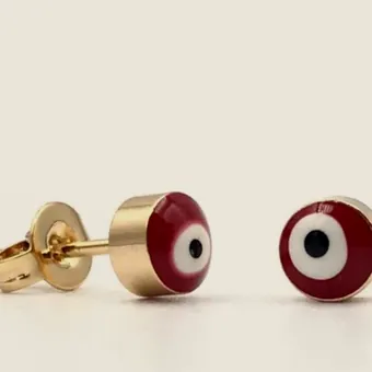 Small stud earrings with an eye enamelled in red, white and black.