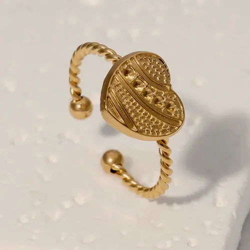 Rope ring with a heart.