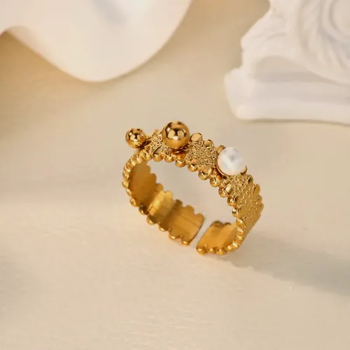 Crystal ring with a pearl.