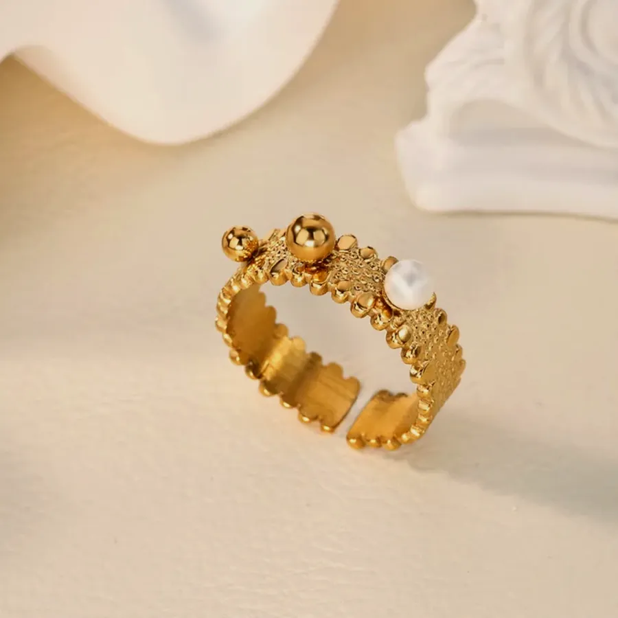 Crystal ring with a pearl.