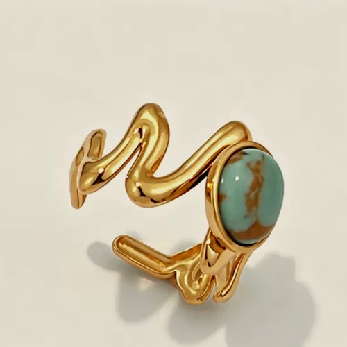 Wavy ring with turquoise.