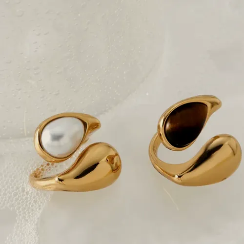 Drop earrings with tiger's eye.