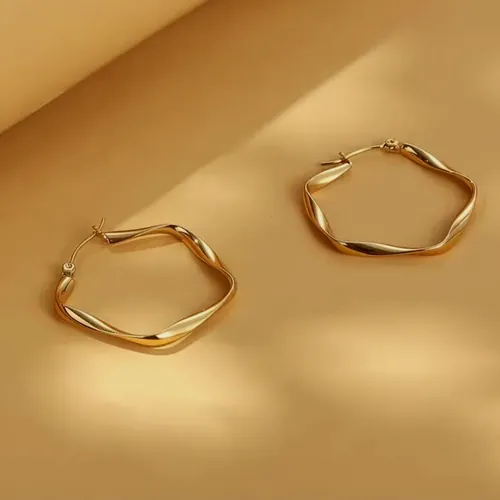 Wavy gold hoop earrings.