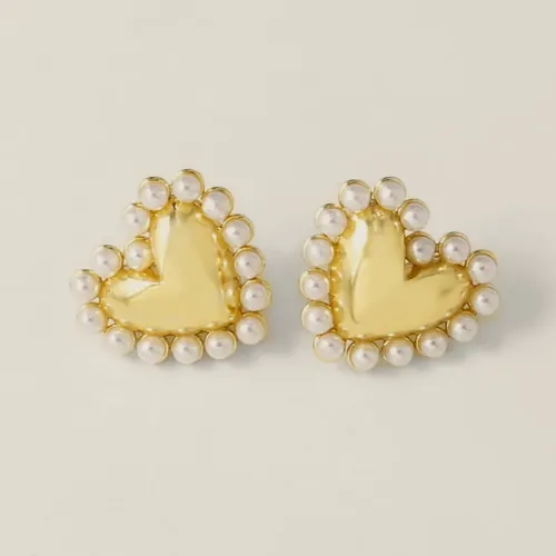 Heart studs edged with pearls.