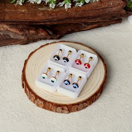Box with six pairs of studs.