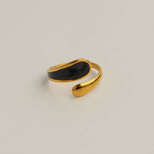 Ring with a black enamel drop.