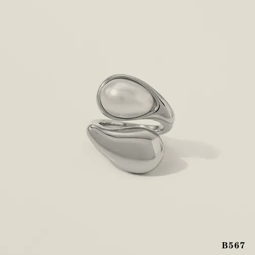 Silver-tone ring with an oval pearl.