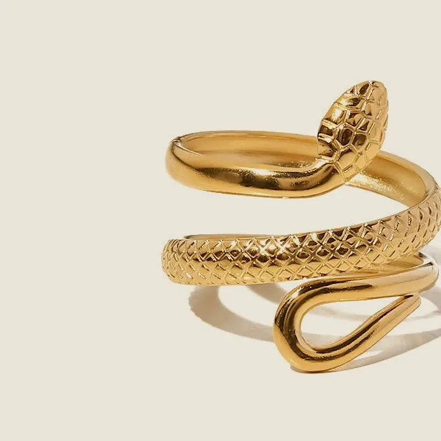 Pavé snake ring.