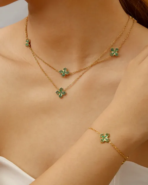 Green clover necklace and bracelet set.