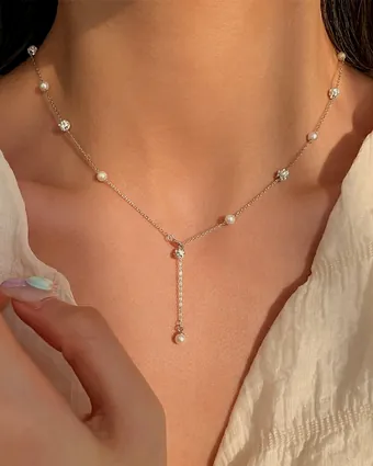 Another view of the pearl lariat.
