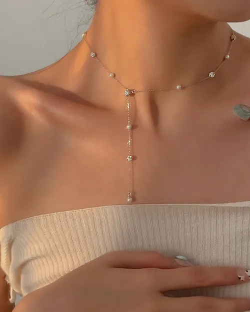 Pearl lariat necklace, worn.