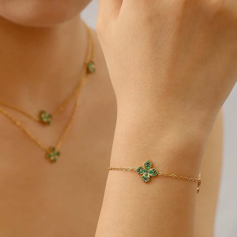 Green clover bracelet.