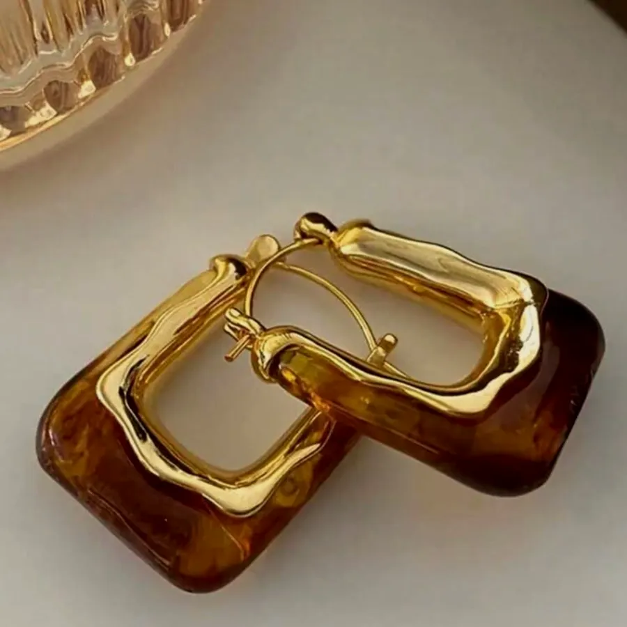 Square amber resin and gold hoops.