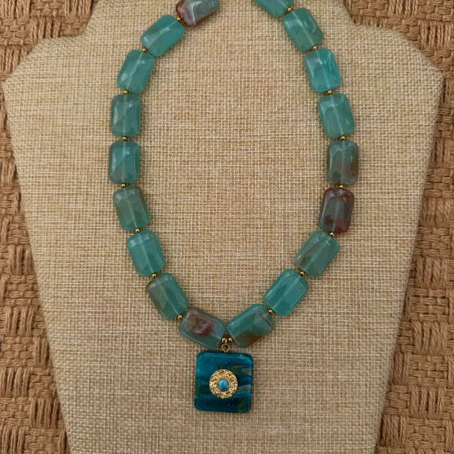 Detail of the turquoise choker.