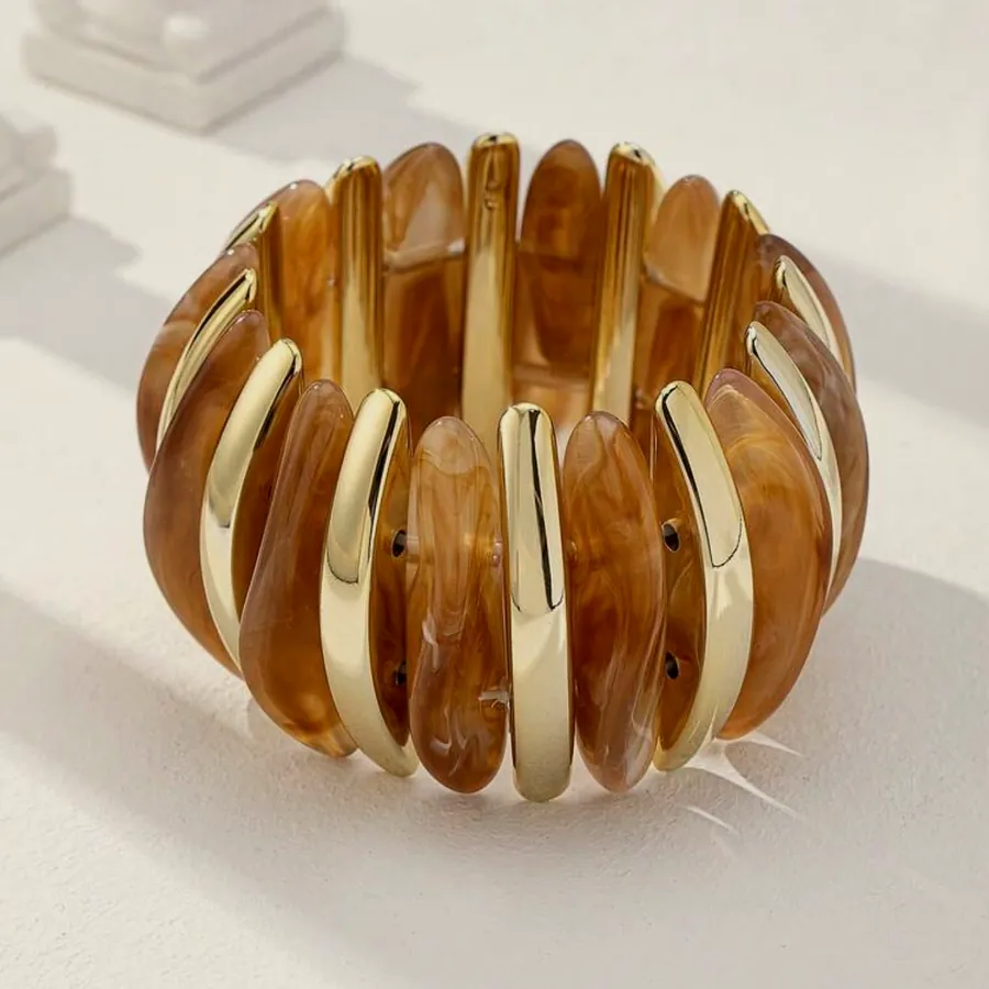 Amber resin fan bracelet.